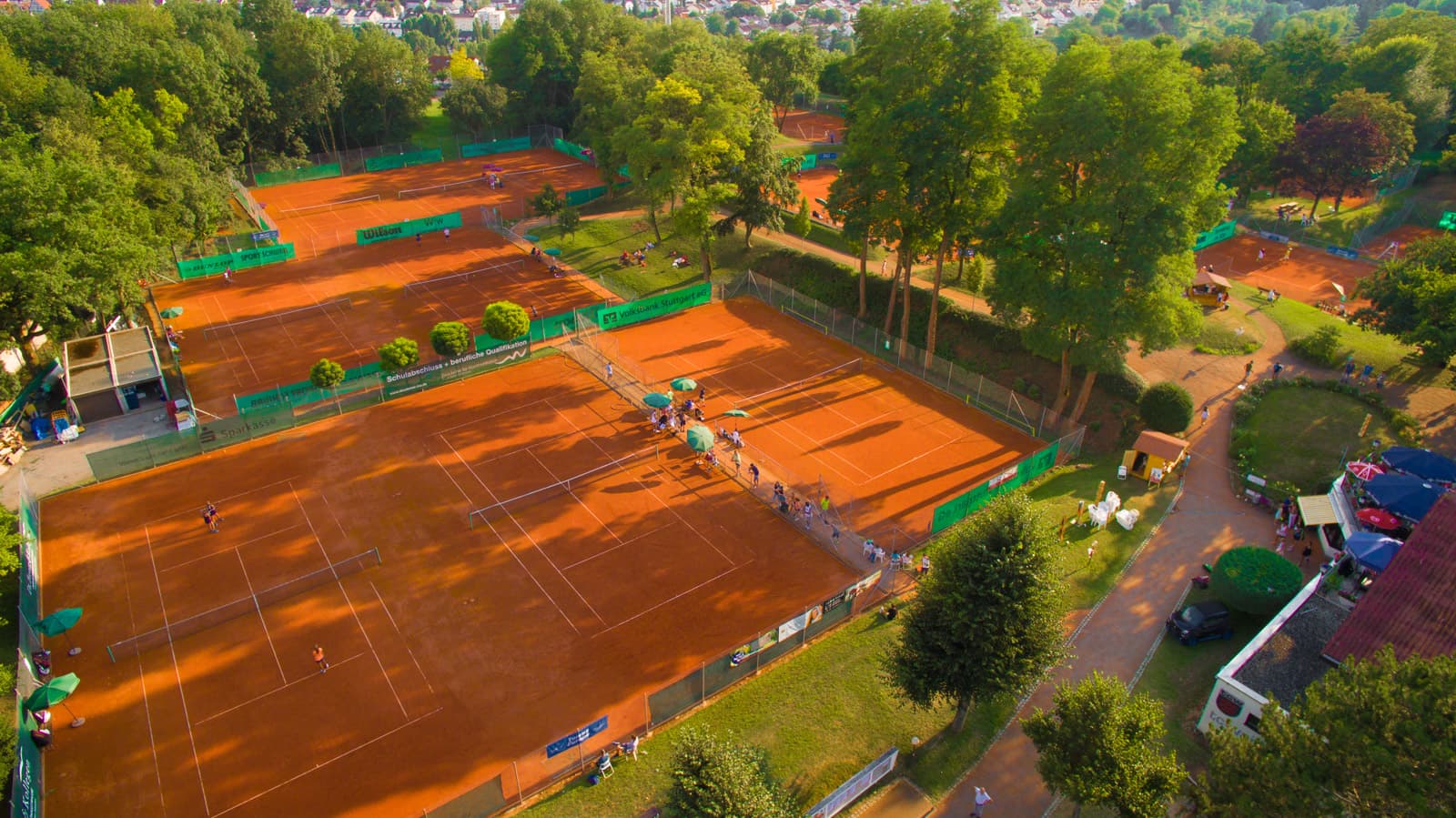 Zu erkennen sind die Plätze 7 bis 14. Die hinteren Plätze (12-14; oben links) heißen "Hasenstall".